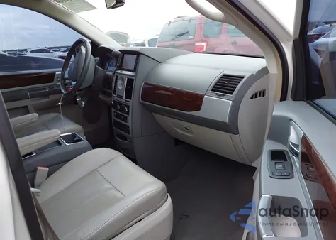 2010 Chrysler Town & Country Touring from USA, damaged, VIN 2A4RR5D14AR133746